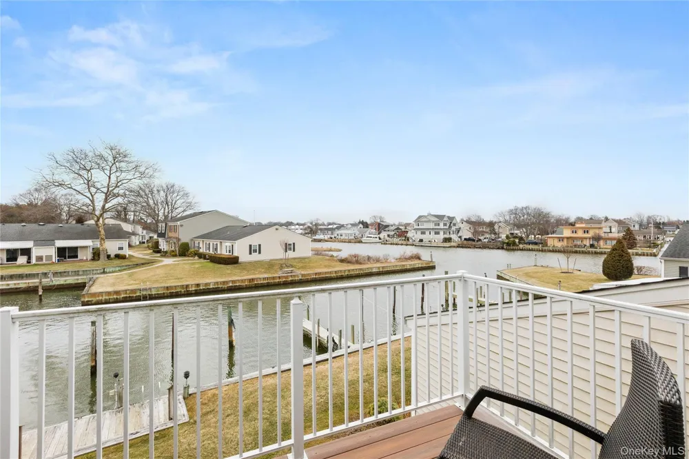 158 Harbor S Amityville, NY 11701