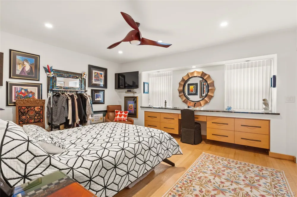 158 Harbor S Amityville, NY 11701