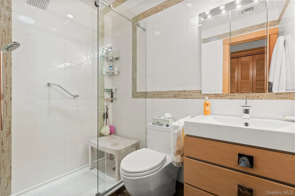 158 Harbor S Amityville, NY 11701