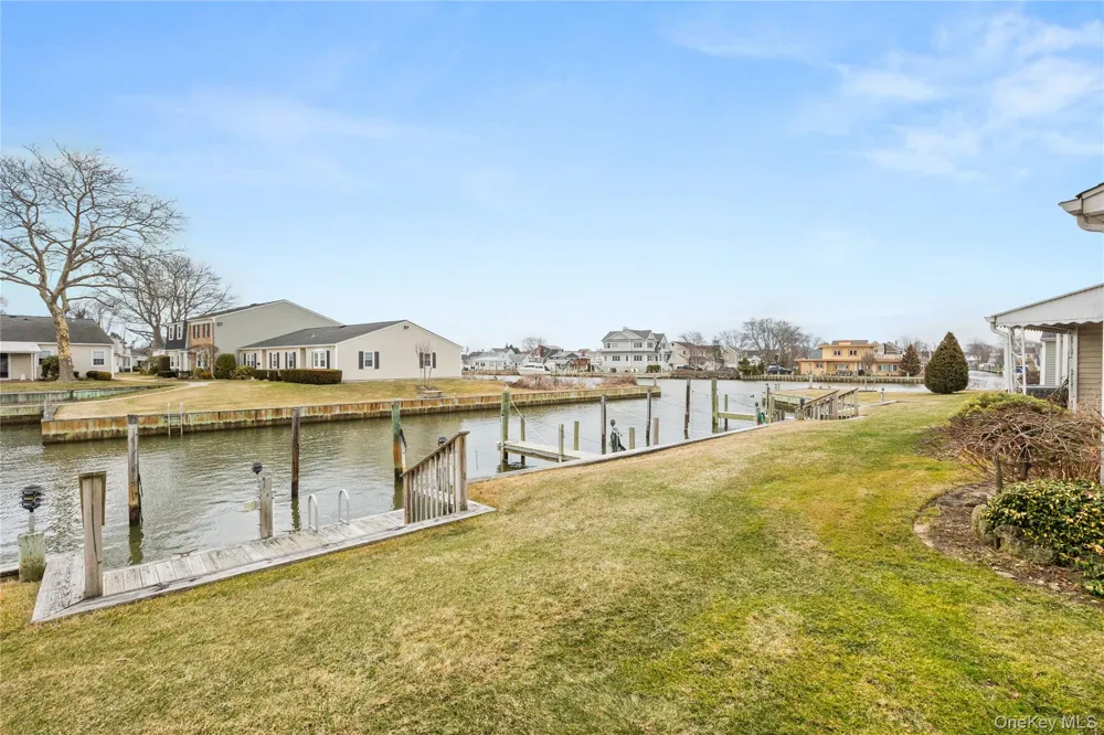 158 Harbor S Amityville, NY 11701