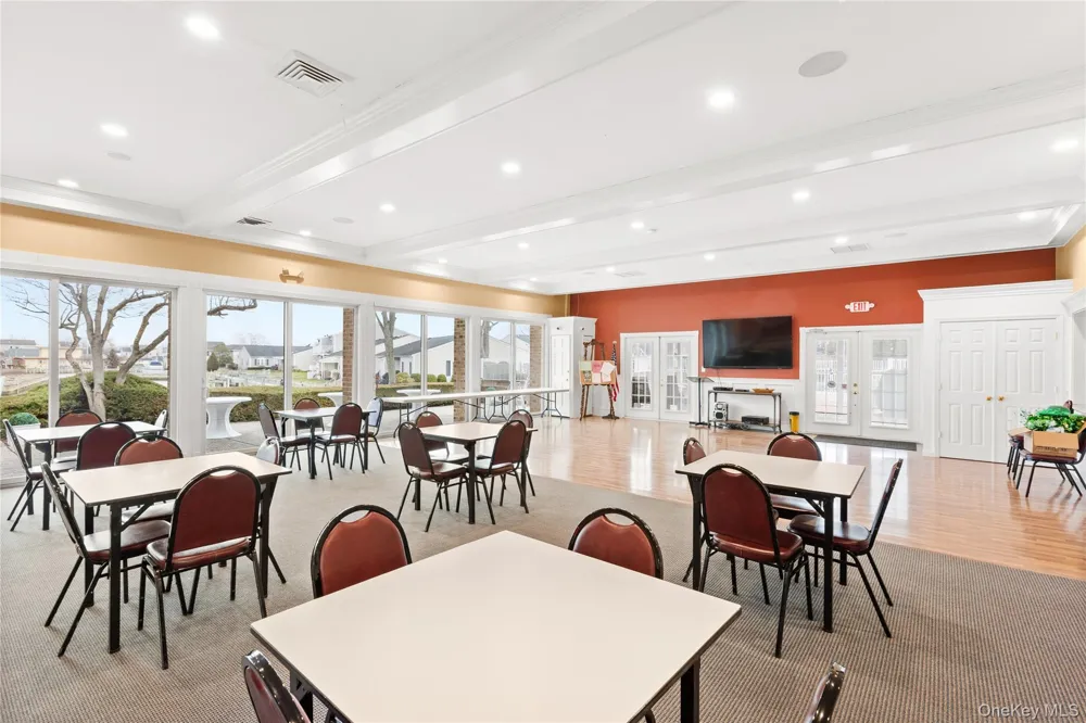 158 Harbor S Amityville, NY 11701