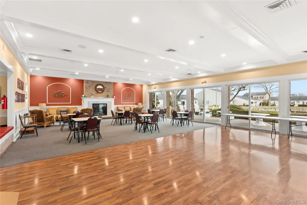 158 Harbor S Amityville, NY 11701