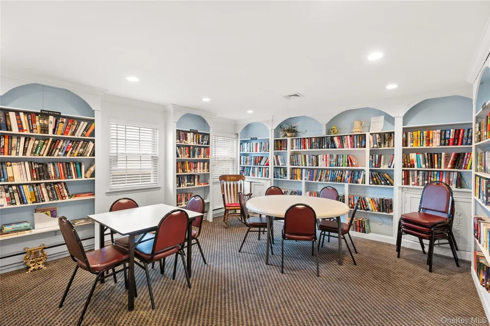 158 Harbor S Amityville, NY 11701