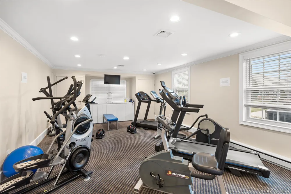 158 Harbor S Amityville, NY 11701