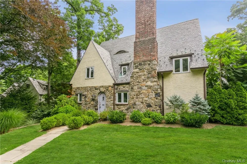 7 Cotswold Way Scarsdale, NY 10583