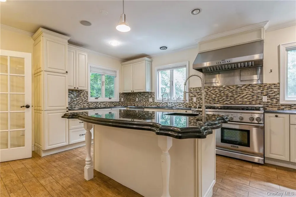 7 Cotswold Way Scarsdale, NY 10583