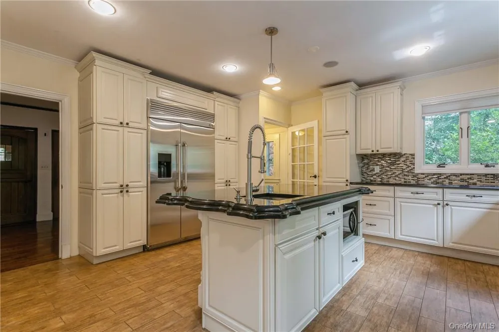 7 Cotswold Way Scarsdale, NY 10583