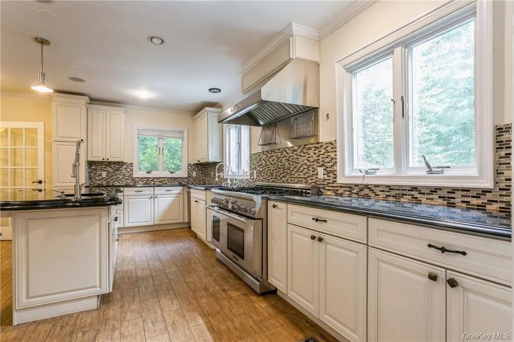 7 Cotswold Way Scarsdale, NY 10583