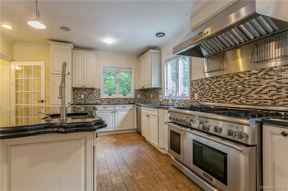 7 Cotswold Way Scarsdale, NY 10583
