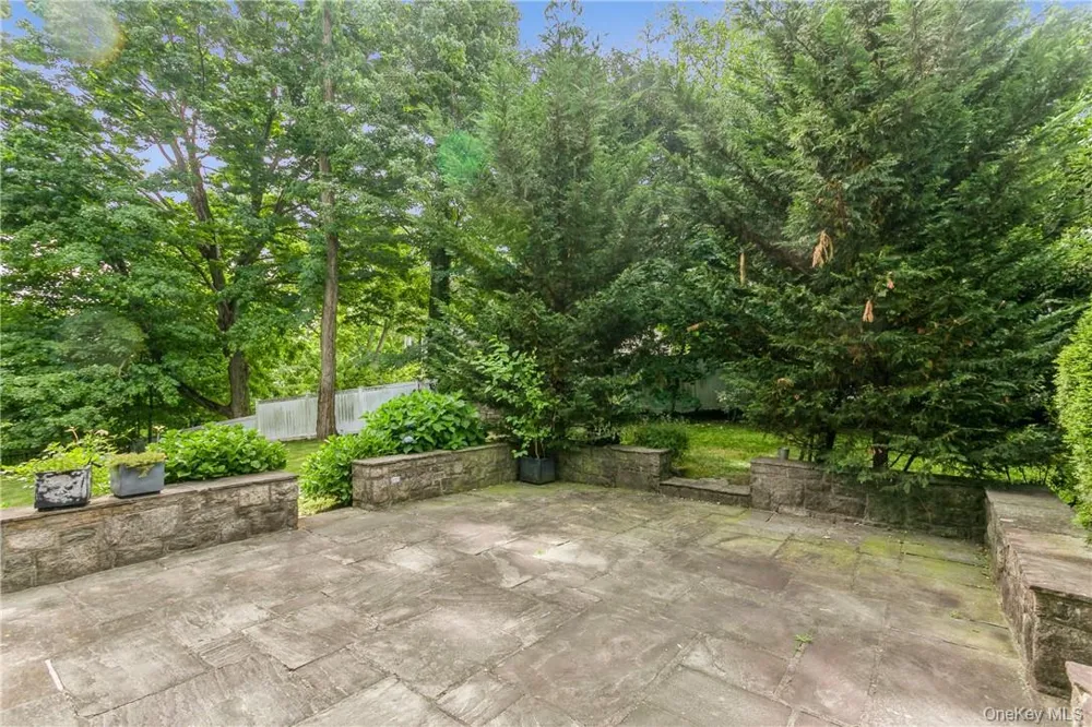7 Cotswold Way Scarsdale, NY 10583
