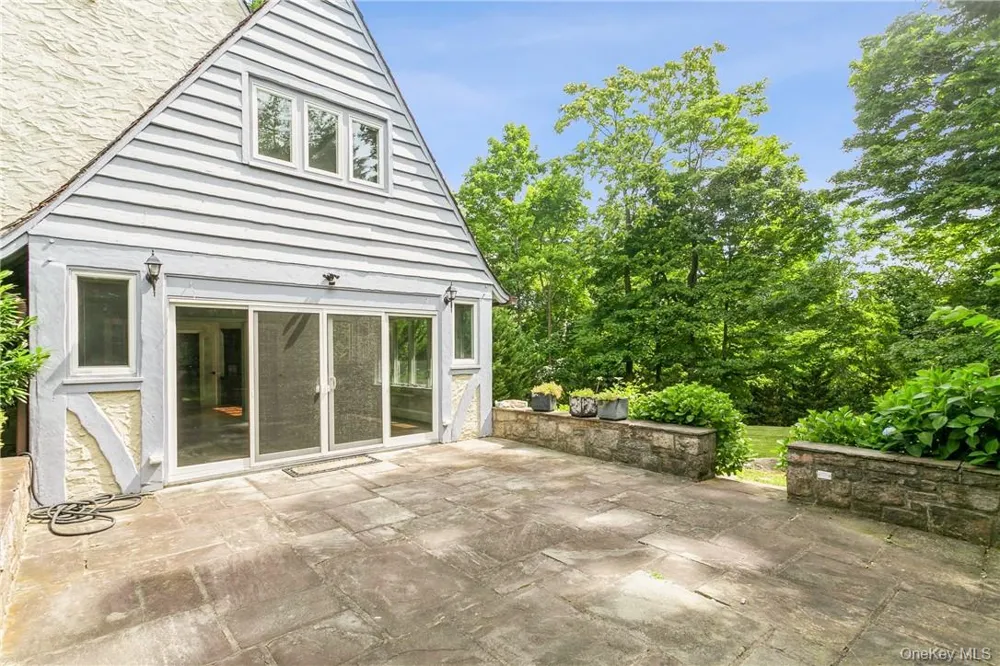 7 Cotswold Way Scarsdale, NY 10583