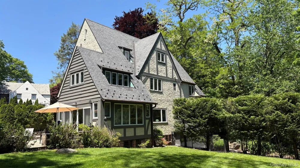 7 Cotswold Way Scarsdale, NY 10583