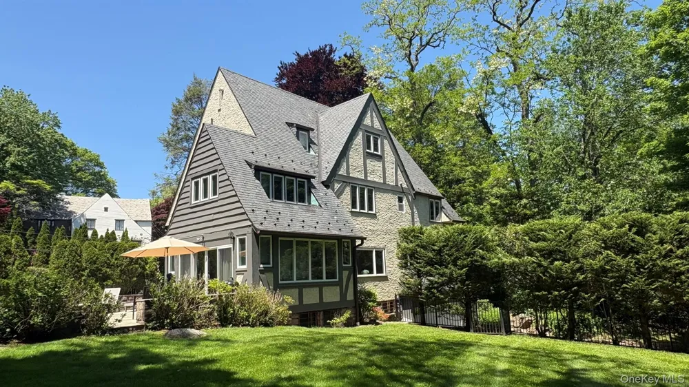 7 Cotswold Way Scarsdale, NY 10583