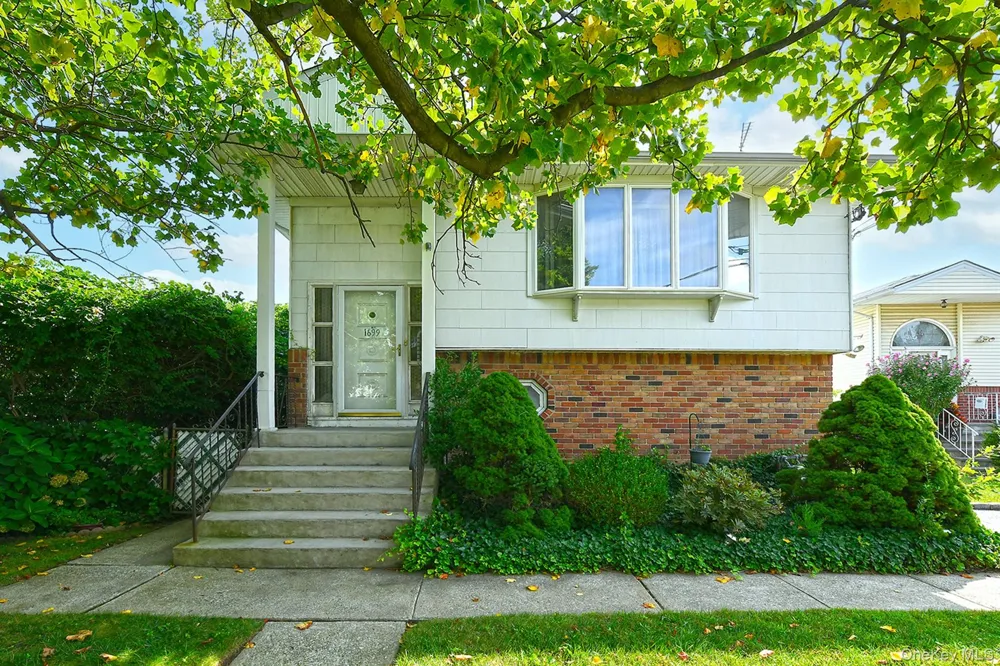 1699 Meadowbrook Road Merrick, NY 11566