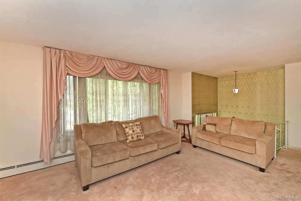 1699 Meadowbrook Road Merrick, NY 11566