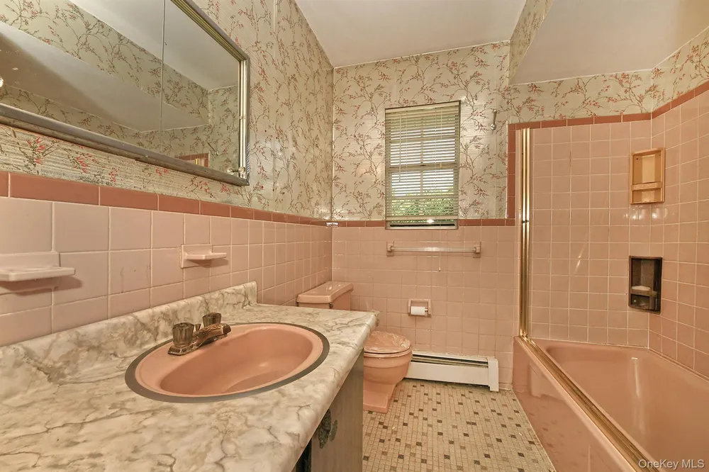 1699 Meadowbrook Road Merrick, NY 11566