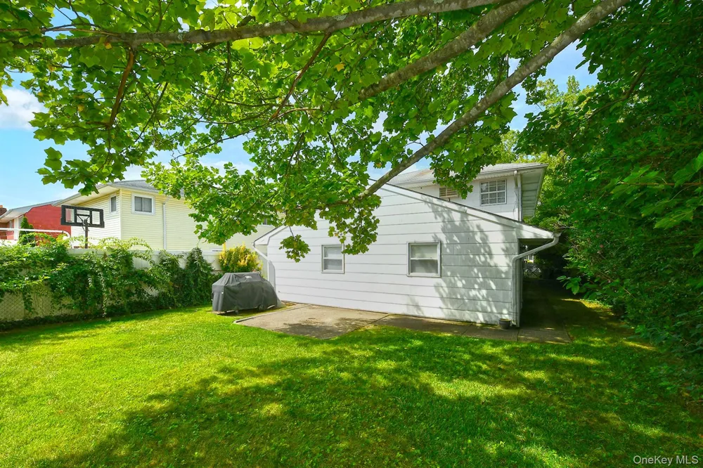 1699 Meadowbrook Road Merrick, NY 11566