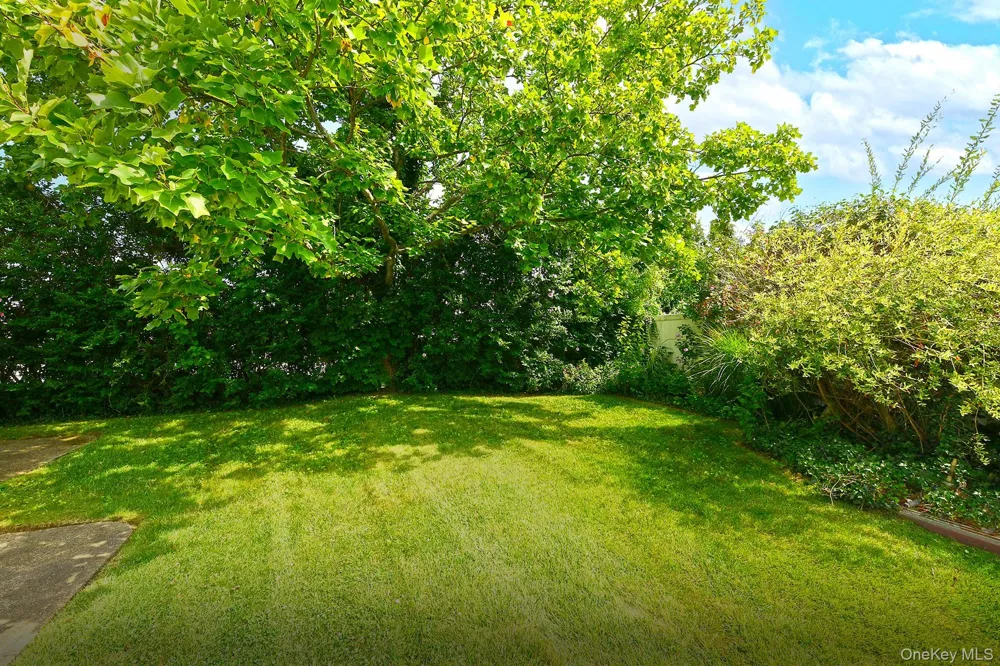 1699 Meadowbrook Road Merrick, NY 11566