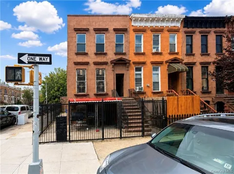 104 Albany Avenue