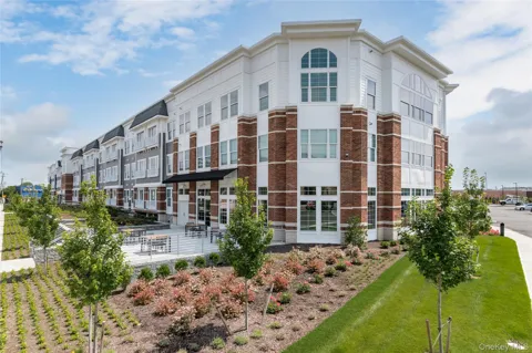 75 E Hoffman Avenue #4006