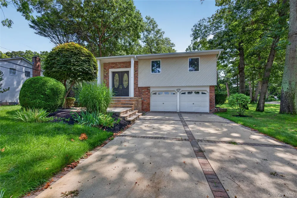 11 Penguin Lane Commack, NY 11725
