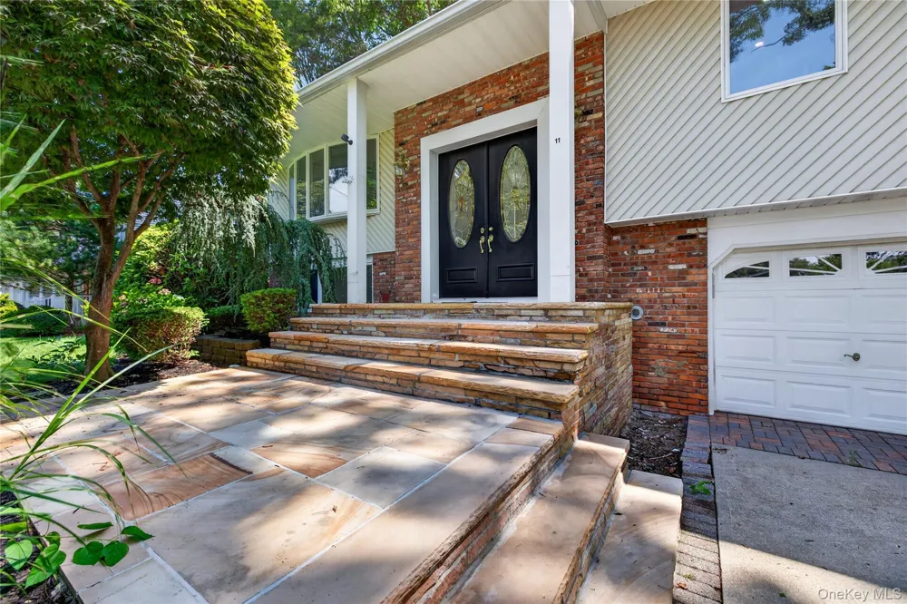 11 Penguin Lane Commack, NY 11725