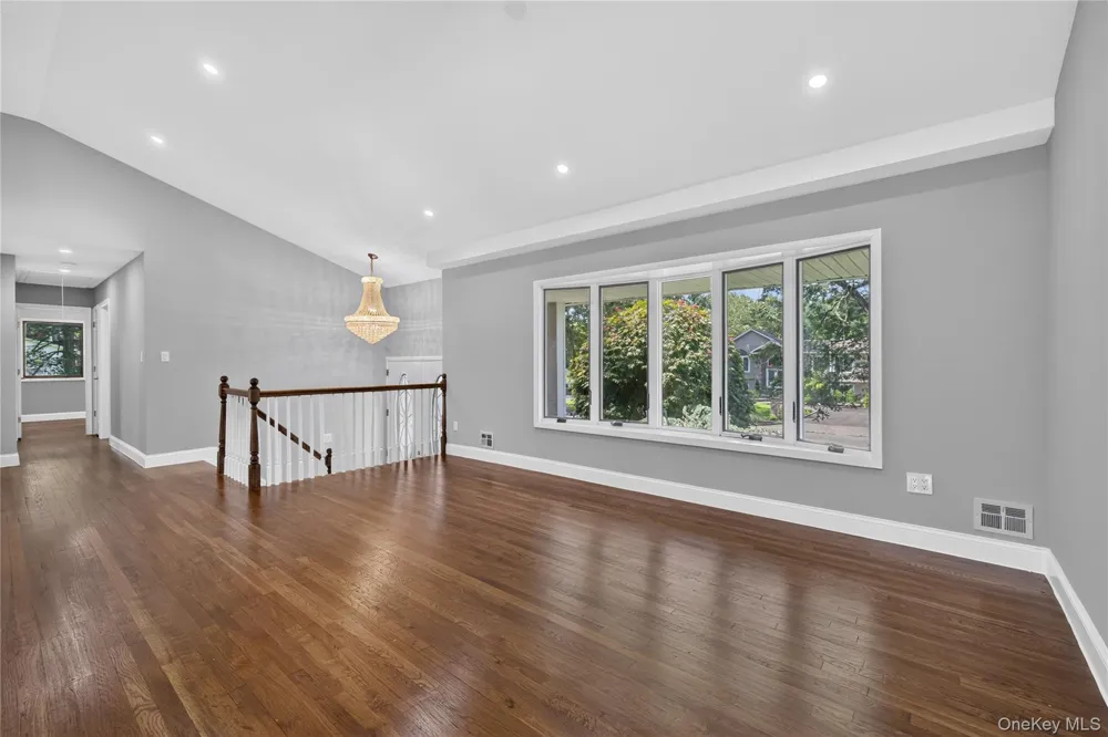 11 Penguin Lane Commack, NY 11725