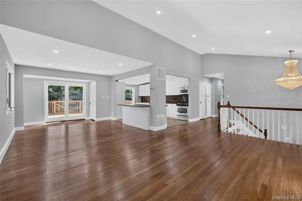 11 Penguin Lane Commack, NY 11725
