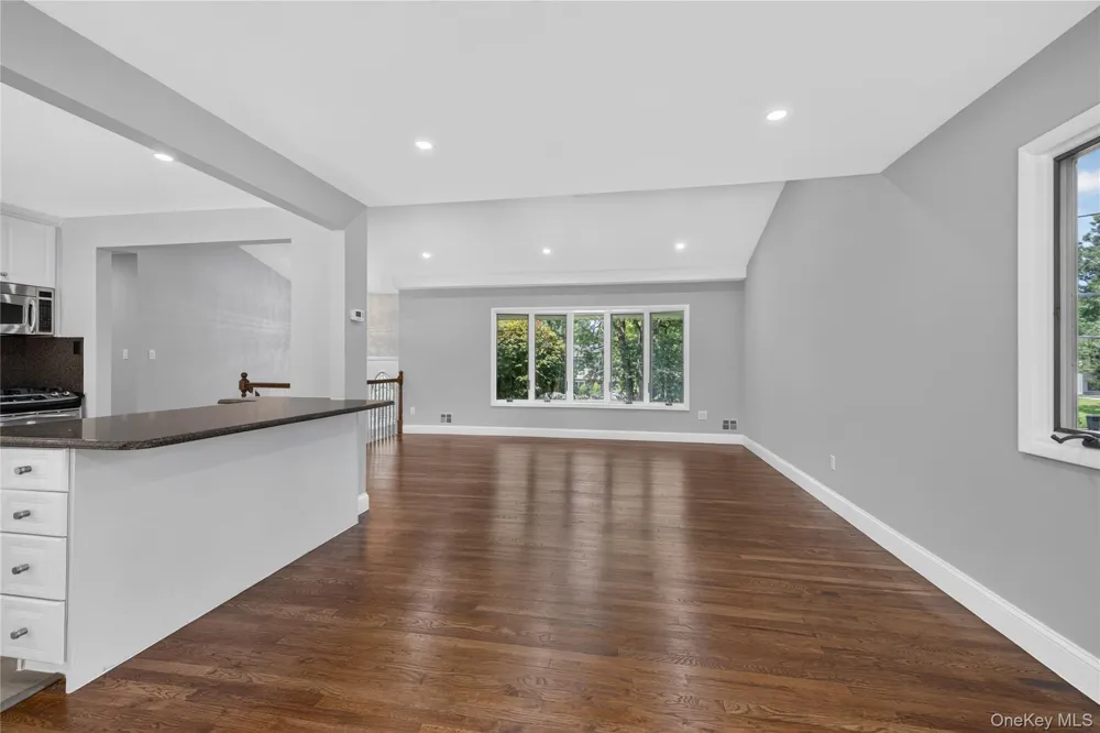 11 Penguin Lane Commack, NY 11725