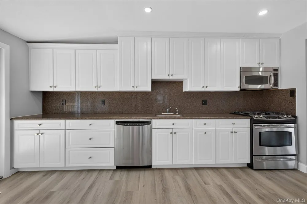 11 Penguin Lane Commack, NY 11725