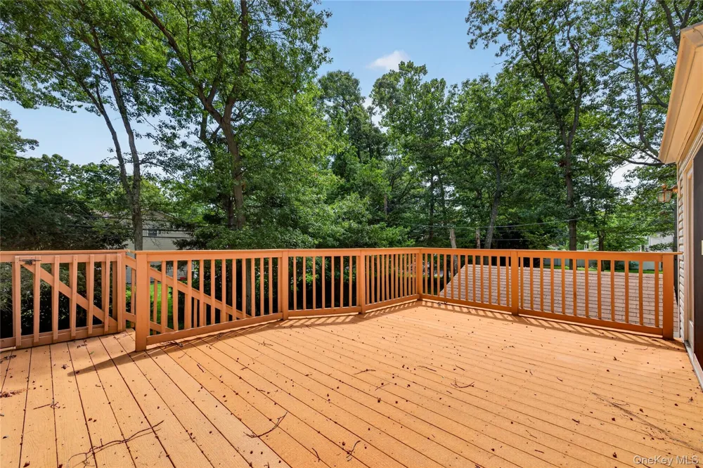 11 Penguin Lane Commack, NY 11725