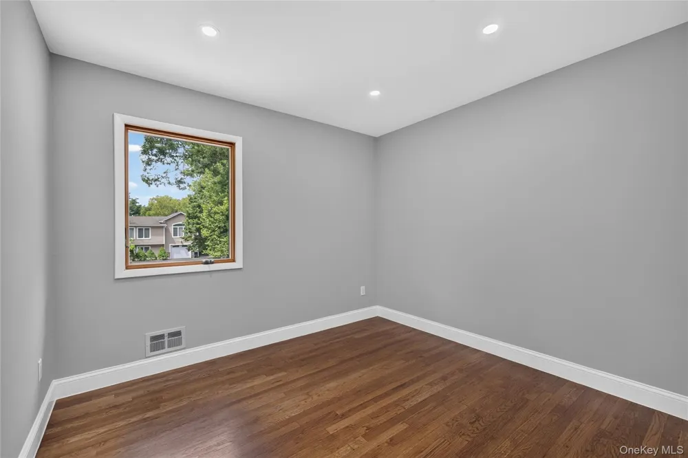 11 Penguin Lane Commack, NY 11725