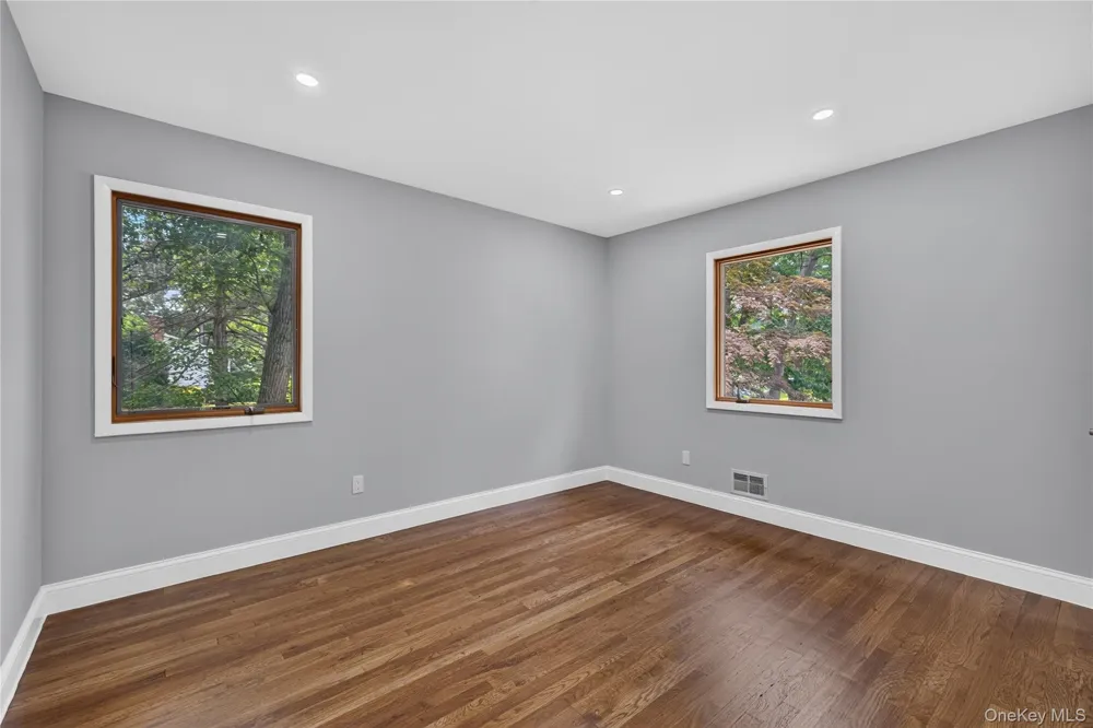11 Penguin Lane Commack, NY 11725
