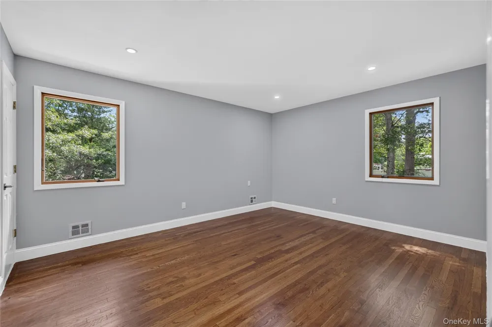 11 Penguin Lane Commack, NY 11725