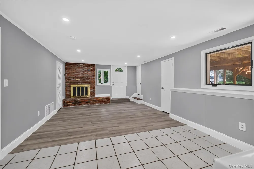 11 Penguin Lane Commack, NY 11725
