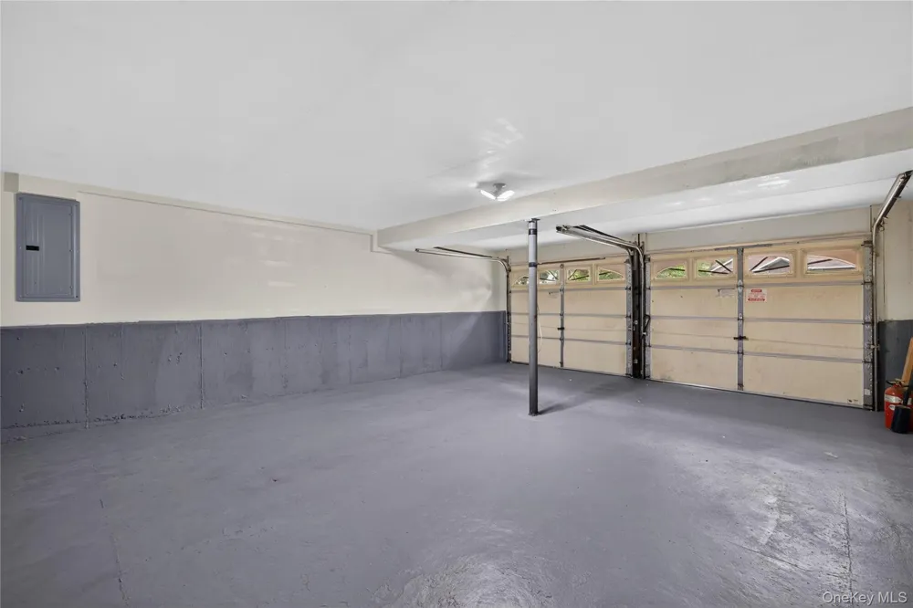 11 Penguin Lane Commack, NY 11725