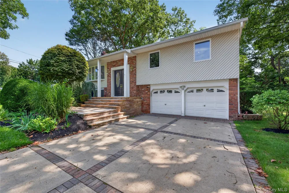 11 Penguin Lane Commack, NY 11725
