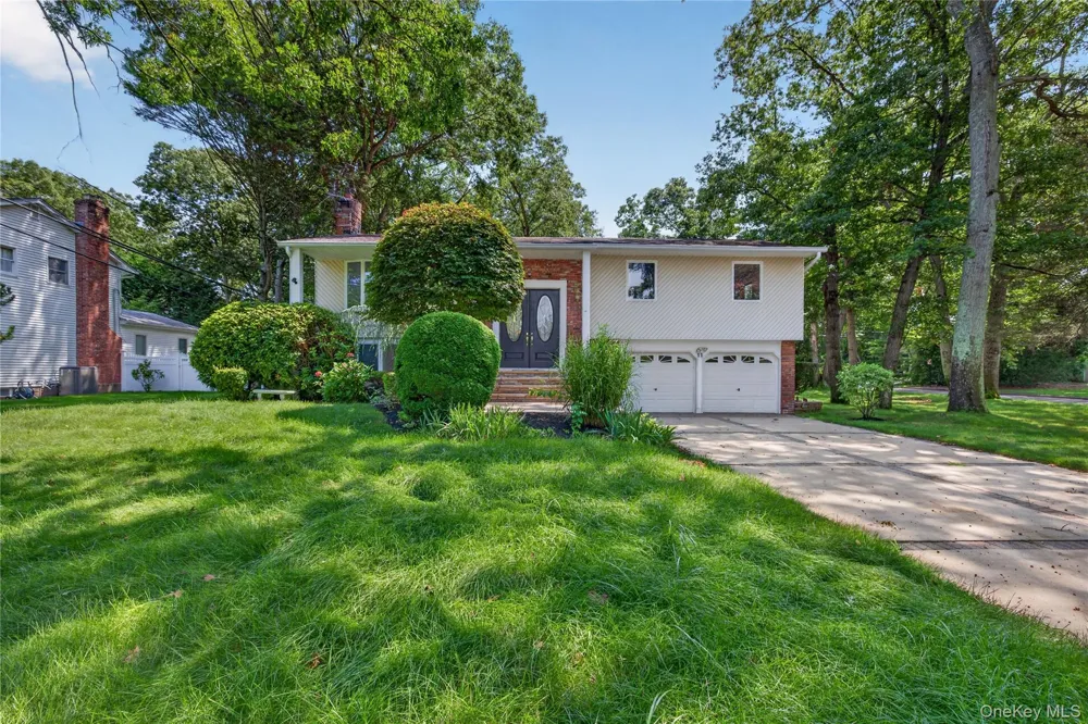 11 Penguin Lane Commack, NY 11725