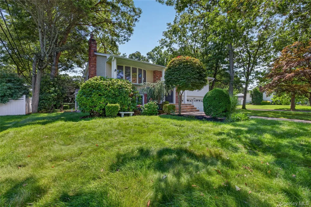 11 Penguin Lane Commack, NY 11725