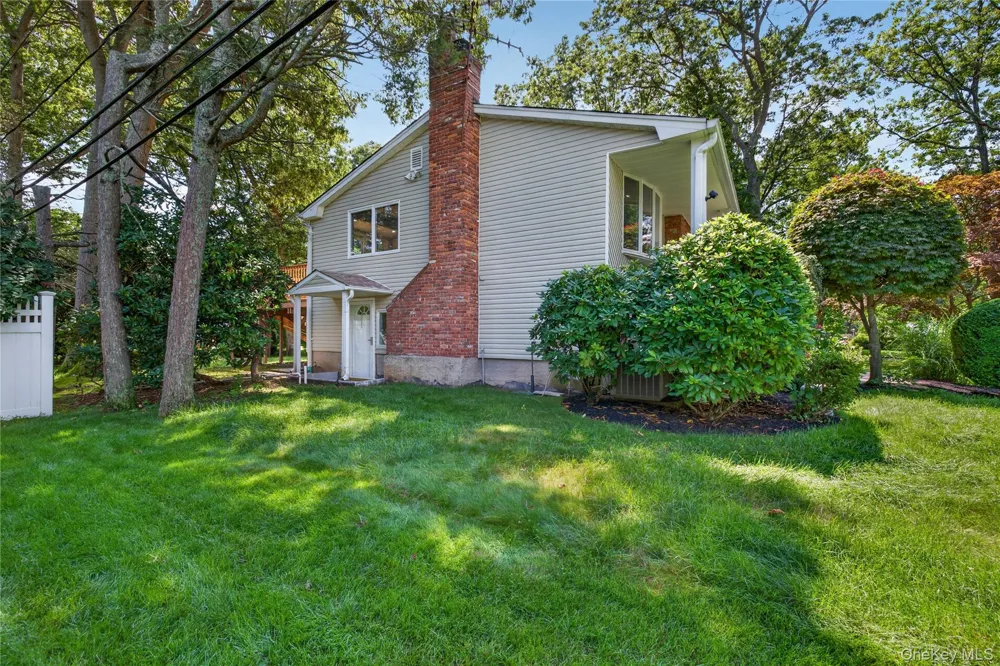 11 Penguin Lane Commack, NY 11725