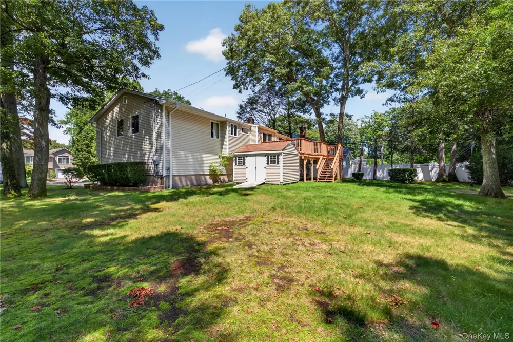 11 Penguin Lane Commack, NY 11725