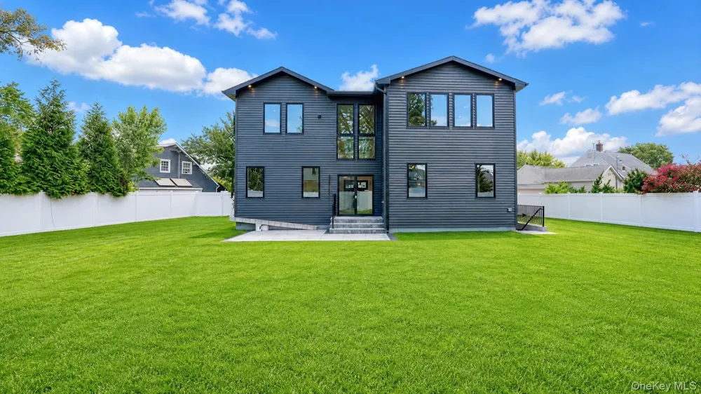 23 Harrow Lane Levittown, NY 11756