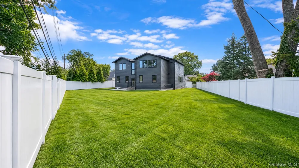 23 Harrow Lane Levittown, NY 11756