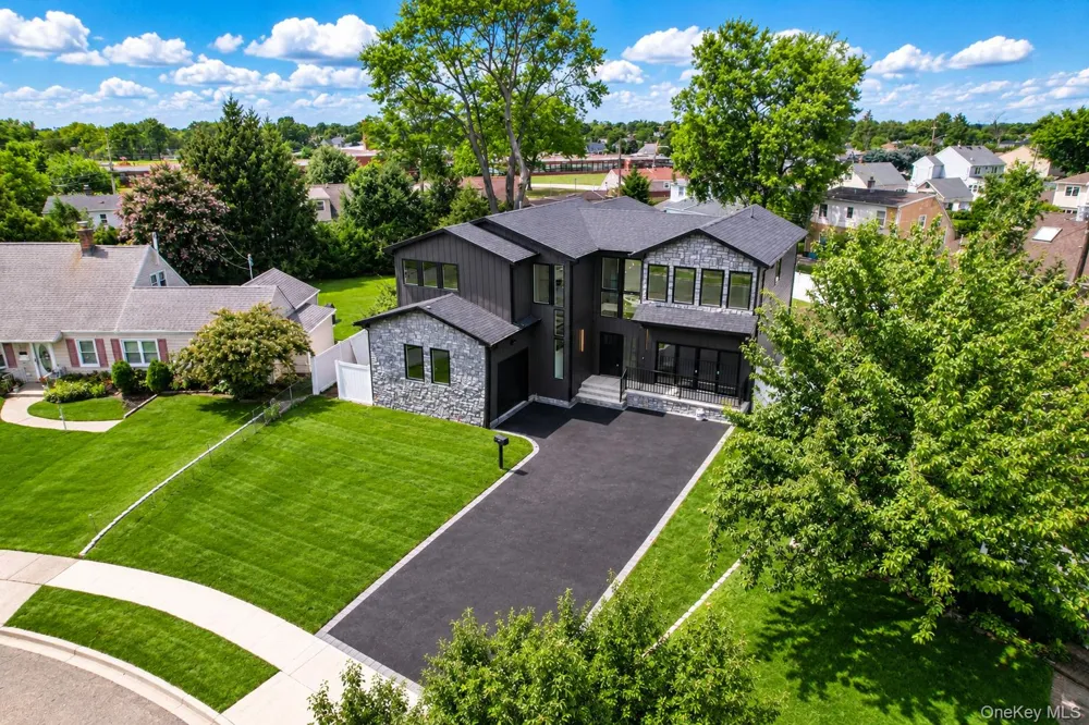 23 Harrow Lane Levittown, NY 11756