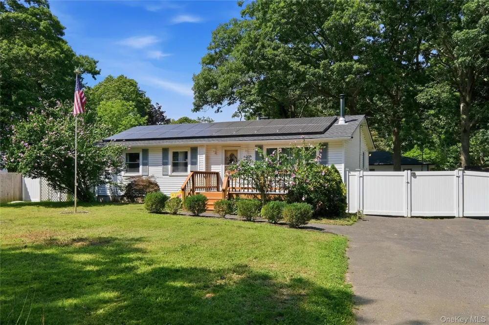 211 Hampton Avenue Mastic, NY 11950