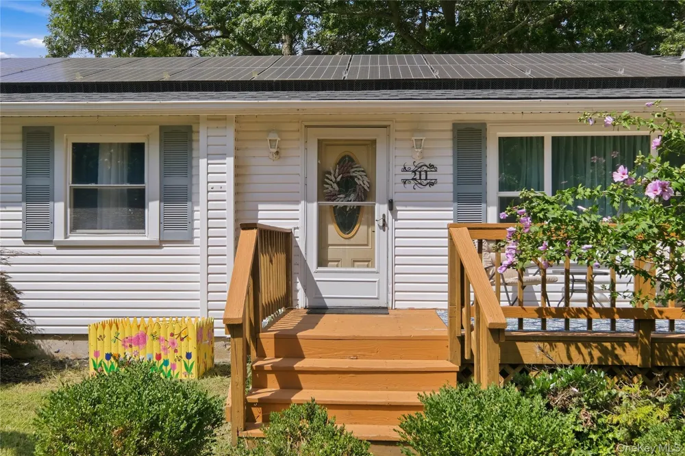 211 Hampton Avenue Mastic, NY 11950