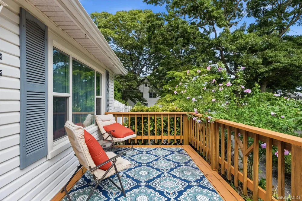 211 Hampton Avenue Mastic, NY 11950