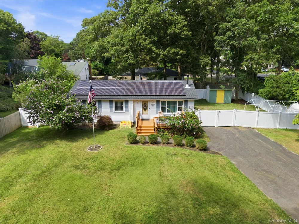 211 Hampton Avenue Mastic, NY 11950