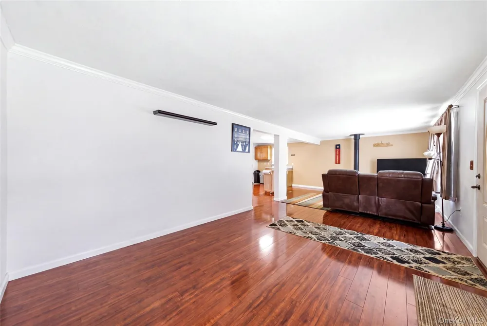 211 Hampton Avenue Mastic, NY 11950
