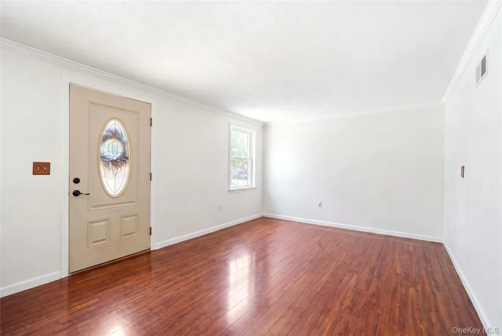 211 Hampton Avenue Mastic, NY 11950